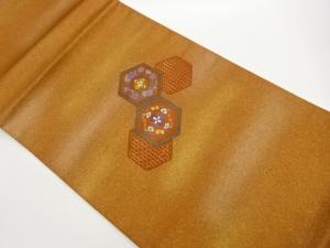 引箔汕頭刺繍亀甲に花菱・花々模様開き名古屋帯（額縁仕立て）